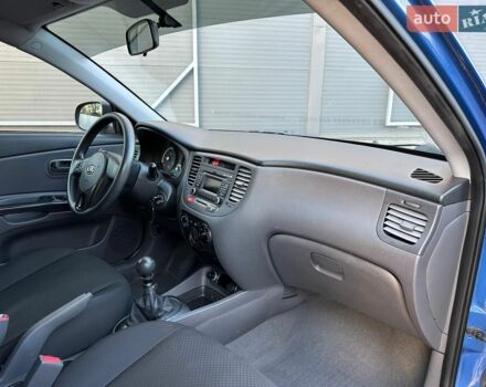 Синий Киа Рио, объемом двигателя 1.4 л и пробегом 88 тыс. км за 5990 $, фото 16 на Automoto.ua