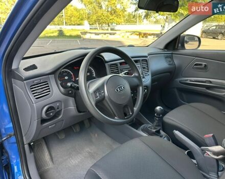 Синий Киа Рио, объемом двигателя 1.4 л и пробегом 88 тыс. км за 5250 $, фото 13 на Automoto.ua