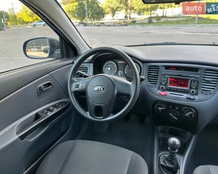 Синий Киа Рио, объемом двигателя 1.4 л и пробегом 88 тыс. км за 5250 $, фото 26 на Automoto.ua
