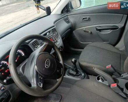 Синий Киа Рио, объемом двигателя 1.4 л и пробегом 215 тыс. км за 4650 $, фото 5 на Automoto.ua