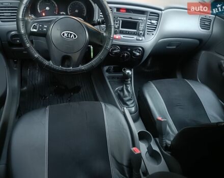 Синий Киа Рио, объемом двигателя 1.4 л и пробегом 215 тыс. км за 3390 $, фото 6 на Automoto.ua