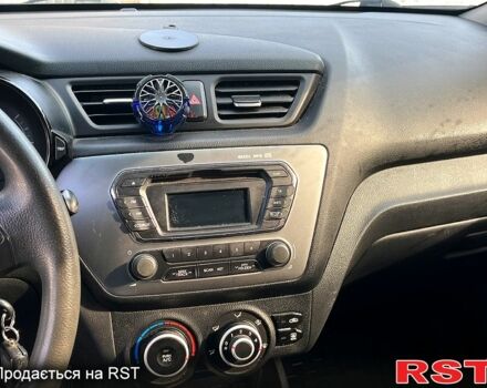 Синий Киа Рио, объемом двигателя 1.4 л и пробегом 13800 тыс. км за 8000 $, фото 2 на Automoto.ua