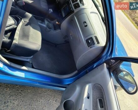 Синий Киа Рио, объемом двигателя 1.49 л и пробегом 220 тыс. км за 2100 $, фото 1 на Automoto.ua