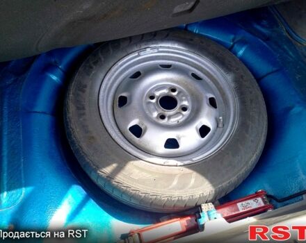 Синій Кіа Ріо, об'ємом двигуна 1.4 л та пробігом 262 тис. км за 2600 $, фото 8 на Automoto.ua