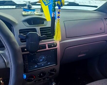 Синій Кіа Ріо, об'ємом двигуна 1.3 л та пробігом 239 тис. км за 2600 $, фото 6 на Automoto.ua