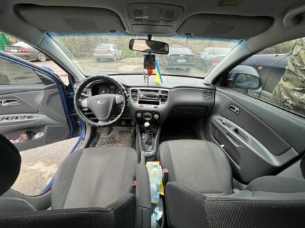 Синий Киа Рио, объемом двигателя 1.4 л и пробегом 210 тыс. км за 5000 $, фото 1 на Automoto.ua