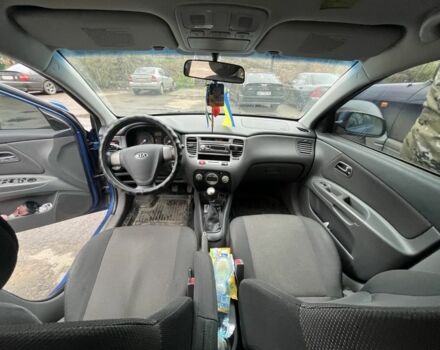 Синий Киа Рио, объемом двигателя 1.4 л и пробегом 210 тыс. км за 5000 $, фото 1 на Automoto.ua