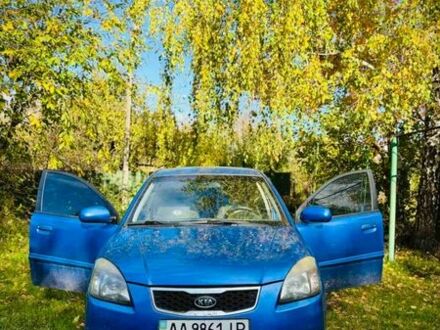 Синий Киа Рио, объемом двигателя 1.4 л и пробегом 300 тыс. км за 5000 $, фото 1 на Automoto.ua
