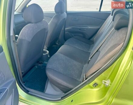 Зелений Кіа Ріо, об'ємом двигуна 1.4 л та пробігом 286 тис. км за 3200 $, фото 9 на Automoto.ua