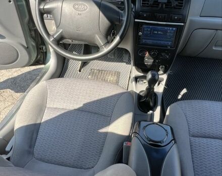 Зеленый Киа Рио, объемом двигателя 1.5 л и пробегом 128 тыс. км за 2802 $, фото 8 на Automoto.ua