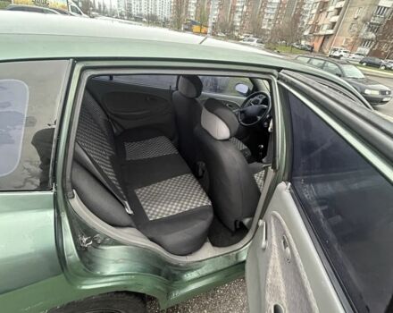 Зеленый Киа Рио, объемом двигателя 1.5 л и пробегом 235 тыс. км за 2600 $, фото 4 на Automoto.ua