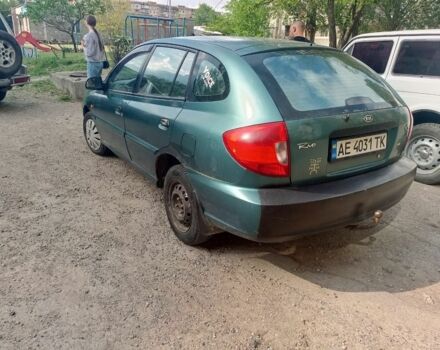 Зеленый Киа Рио, объемом двигателя 1.3 л и пробегом 200 тыс. км за 750 $, фото 1 на Automoto.ua