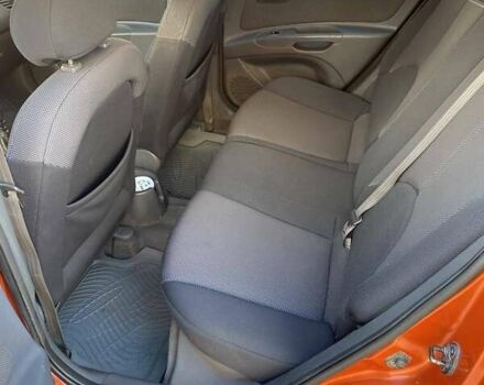 Оранжевый Киа Рио, объемом двигателя 1.4 л и пробегом 322 тыс. км за 4100 $, фото 4 на Automoto.ua