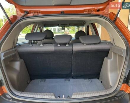 Оранжевый Киа Рио, объемом двигателя 1.4 л и пробегом 322 тыс. км за 4100 $, фото 1 на Automoto.ua