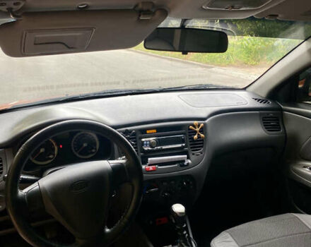 Помаранчевий Кіа Ріо, об'ємом двигуна 1.4 л та пробігом 257 тис. км за 4500 $, фото 12 на Automoto.ua