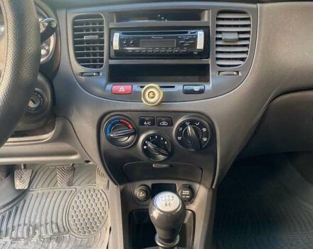 Оранжевый Киа Рио, объемом двигателя 1.4 л и пробегом 322 тыс. км за 4100 $, фото 5 на Automoto.ua