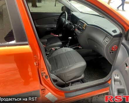 Оранжевый Киа Рио, объемом двигателя 1.4 л и пробегом 25900 тыс. км за 4200 $, фото 9 на Automoto.ua