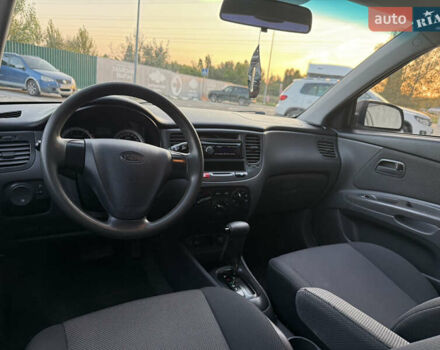 Помаранчевий Кіа Ріо, об'ємом двигуна 1.4 л та пробігом 164 тис. км за 5700 $, фото 13 на Automoto.ua