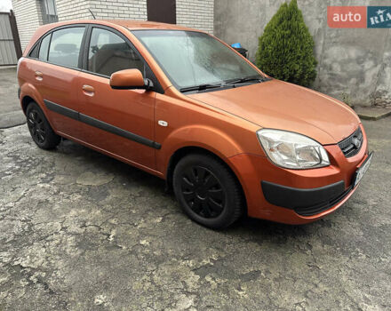 Оранжевый Киа Рио, объемом двигателя 1.4 л и пробегом 150 тыс. км за 4200 $, фото 2 на Automoto.ua