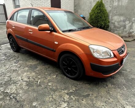 Оранжевый Киа Рио, объемом двигателя 1.4 л и пробегом 150 тыс. км за 4200 $, фото 2 на Automoto.ua