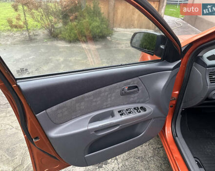 Оранжевый Киа Рио, объемом двигателя 1.4 л и пробегом 150 тыс. км за 4200 $, фото 8 на Automoto.ua