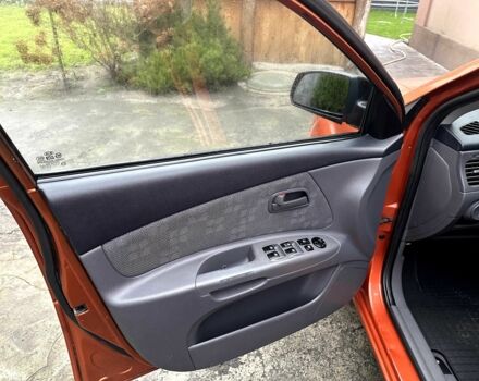 Оранжевый Киа Рио, объемом двигателя 1.4 л и пробегом 150 тыс. км за 4200 $, фото 8 на Automoto.ua