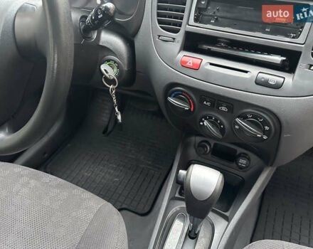 Оранжевый Киа Рио, объемом двигателя 1.4 л и пробегом 150 тыс. км за 4200 $, фото 14 на Automoto.ua