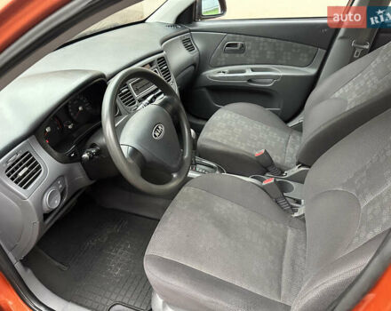 Оранжевый Киа Рио, объемом двигателя 1.4 л и пробегом 150 тыс. км за 4200 $, фото 9 на Automoto.ua