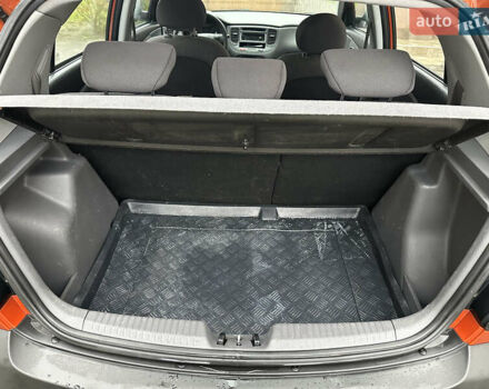 Оранжевый Киа Рио, объемом двигателя 1.4 л и пробегом 150 тыс. км за 4200 $, фото 11 на Automoto.ua