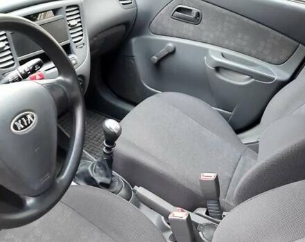Помаранчевий Кіа Ріо, об'ємом двигуна 0 л та пробігом 75 тис. км за 4700 $, фото 4 на Automoto.ua