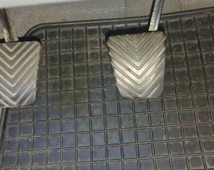 Помаранчевий Кіа Ріо, об'ємом двигуна 1.4 л та пробігом 164 тис. км за 5600 $, фото 12 на Automoto.ua