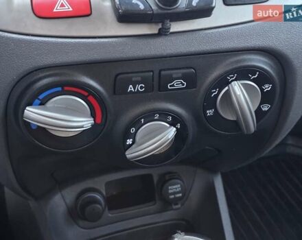 Оранжевый Киа Рио, объемом двигателя 1.4 л и пробегом 232 тыс. км за 3999 $, фото 32 на Automoto.ua