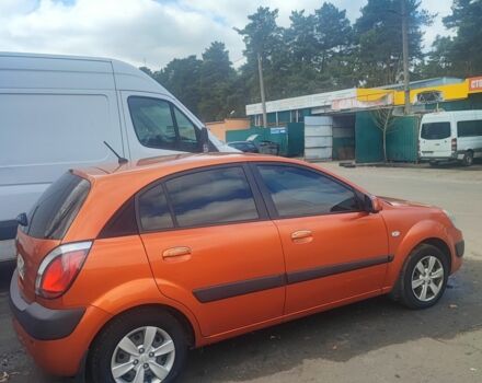 Оранжевый Киа Рио, объемом двигателя 1.4 л и пробегом 235 тыс. км за 5000 $, фото 4 на Automoto.ua