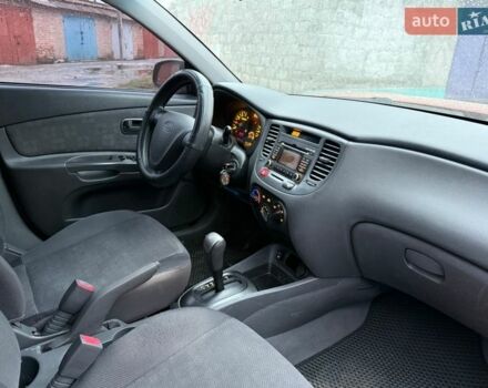 Помаранчевий Кіа Ріо, об'ємом двигуна 1.4 л та пробігом 168 тис. км за 3250 $, фото 7 на Automoto.ua