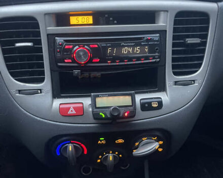 Оранжевый Киа Рио, объемом двигателя 1.4 л и пробегом 232 тыс. км за 4650 $, фото 4 на Automoto.ua