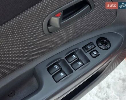 Оранжевый Киа Рио, объемом двигателя 1.4 л и пробегом 232 тыс. км за 3999 $, фото 19 на Automoto.ua