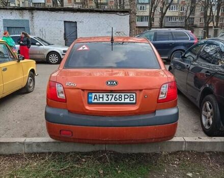 Оранжевый Киа Рио, объемом двигателя 1.4 л и пробегом 241 тыс. км за 5000 $, фото 2 на Automoto.ua