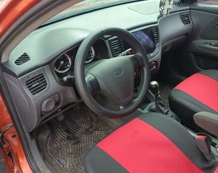 Оранжевый Киа Рио, объемом двигателя 1.4 л и пробегом 241 тыс. км за 5000 $, фото 4 на Automoto.ua