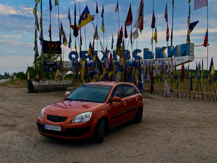 Помаранчевий Кіа Ріо, об'ємом двигуна 1.4 л та пробігом 257 тис. км за 4500 $, фото 1 на Automoto.ua