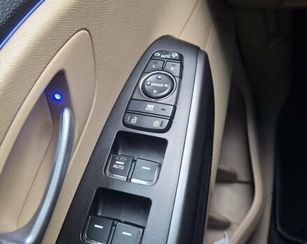 Белый Киа Седона, объемом двигателя 3.34 л и пробегом 165 тыс. км за 15200 $, фото 5 на Automoto.ua