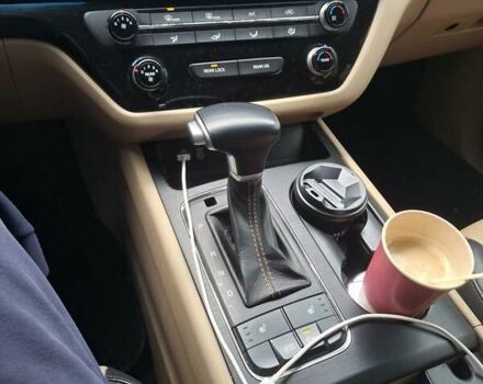 Белый Киа Седона, объемом двигателя 3.34 л и пробегом 165 тыс. км за 15200 $, фото 6 на Automoto.ua