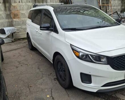 Белый Киа Седона, объемом двигателя 3.34 л и пробегом 165 тыс. км за 15200 $, фото 8 на Automoto.ua