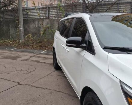 Белый Киа Седона, объемом двигателя 3.34 л и пробегом 165 тыс. км за 14100 $, фото 9 на Automoto.ua