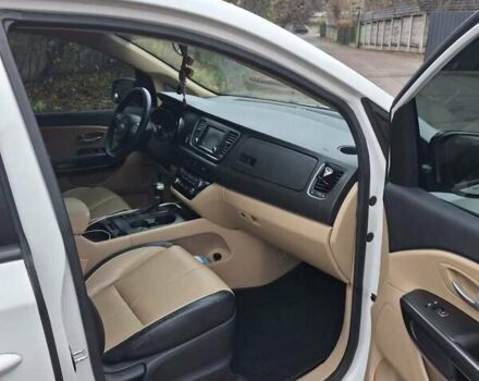 Белый Киа Седона, объемом двигателя 3.34 л и пробегом 165 тыс. км за 14100 $, фото 3 на Automoto.ua