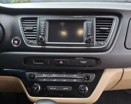 Белый Киа Седона, объемом двигателя 3.34 л и пробегом 165 тыс. км за 14100 $, фото 18 на Automoto.ua