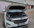 Белый Киа Седона, объемом двигателя 3.34 л и пробегом 90 тыс. км за 25500 $, фото 5 на Automoto.ua