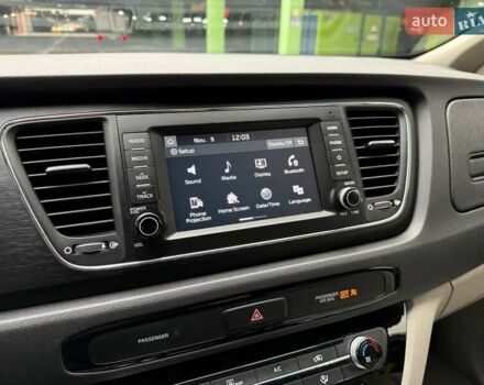 Білий Кіа Седона, об'ємом двигуна 3.34 л та пробігом 90 тис. км за 21990 $, фото 23 на Automoto.ua