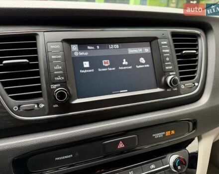 Белый Киа Седона, объемом двигателя 3.34 л и пробегом 90 тыс. км за 24990 $, фото 24 на Automoto.ua