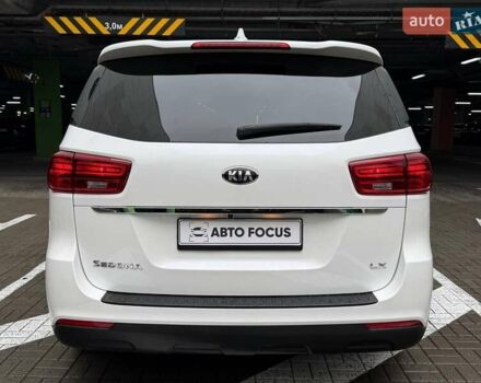 Белый Киа Седона, объемом двигателя 3.34 л и пробегом 90 тыс. км за 24990 $, фото 7 на Automoto.ua