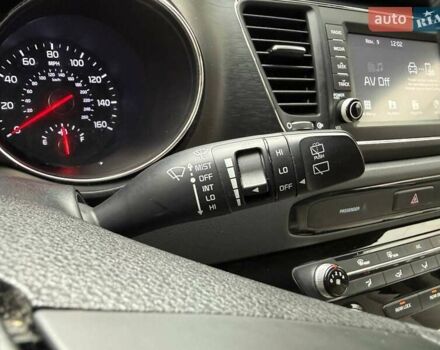 Белый Киа Седона, объемом двигателя 3.34 л и пробегом 90 тыс. км за 24990 $, фото 20 на Automoto.ua